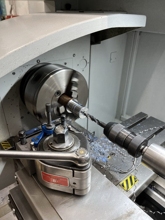 Bearbeitung eines Bauteils in der Drehmaschine